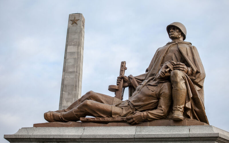 Kto spoczywa na radzieckich cmentarzach