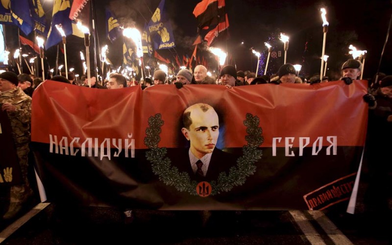 Bandera na cokole Lenina