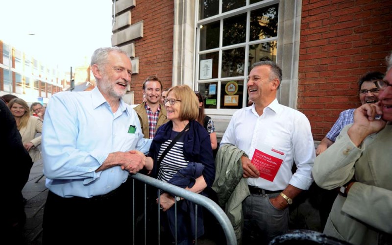 Socjalista na czele laburzystów