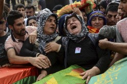 Kurdowie w podwójnym ogniu