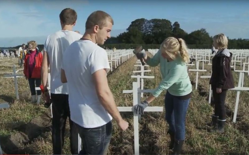 Sutanna na demonstracji