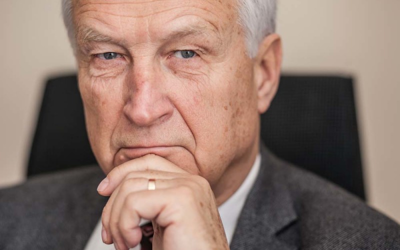 Pod ciężarem obietnic