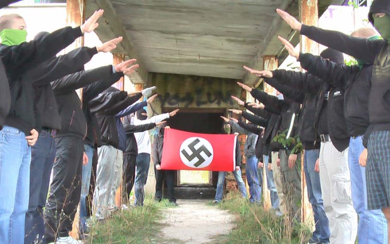Ze swastyką na klacie