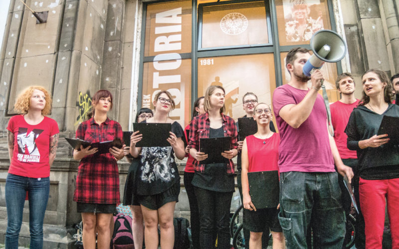 Śpiewają pieśni gniewne