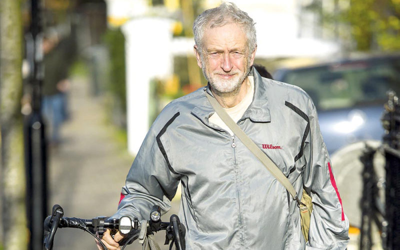 Corbyn wygrywa poglądami