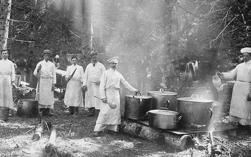 Szaleni niewierni o skwaszonych minach