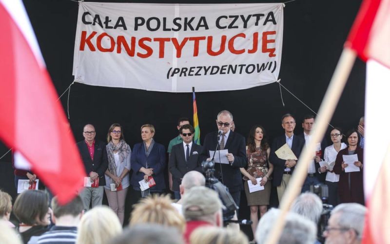 Konstytucja z bezpiecznikiem