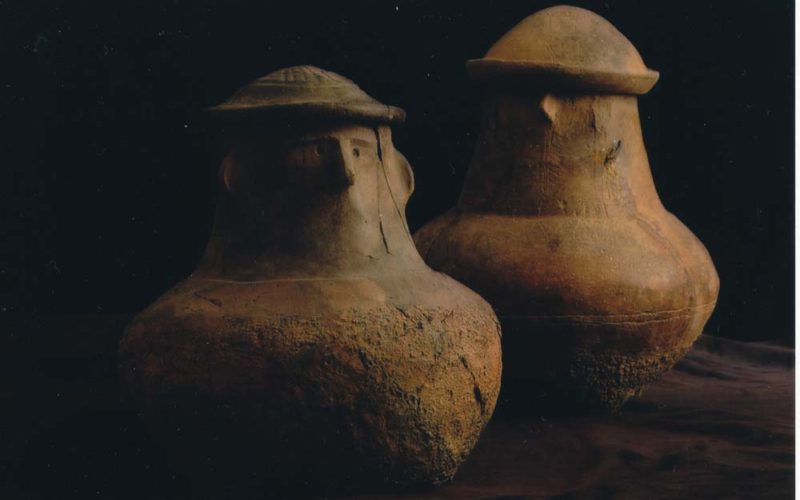 Twarze na&nbsp;popielnicach