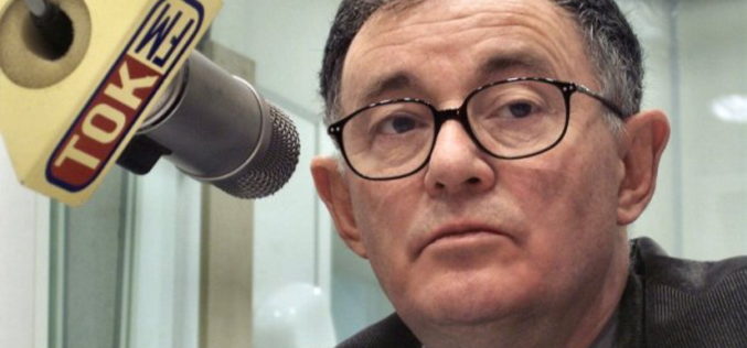 Debata w tytule, a w środku miesięcznica