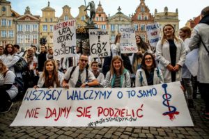Protest solidarnościowy studentów GUMed ze strajkującymi lekarzami rezydentami