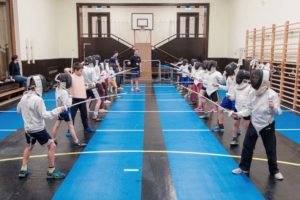 Zajęcia z szermierki w warszawskim Pałacu Młodzieży