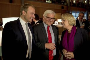 Szef FDP Christian Lindner, prezydent Walter Steinmeier i wiceprzewodnicząca SPD Hannelore Kraft