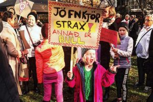 Manifestacja na rzecz równych płac kobiet i mężczyzn, Islandia