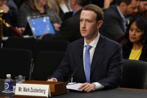Mark Zuckerberg przed komisjami Senatu USA