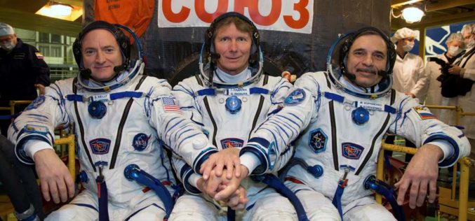 Jak wkładać spodnie w kosmosie