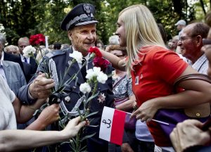 Hołd Powstańcom pod pomnikiem Gloria Victis