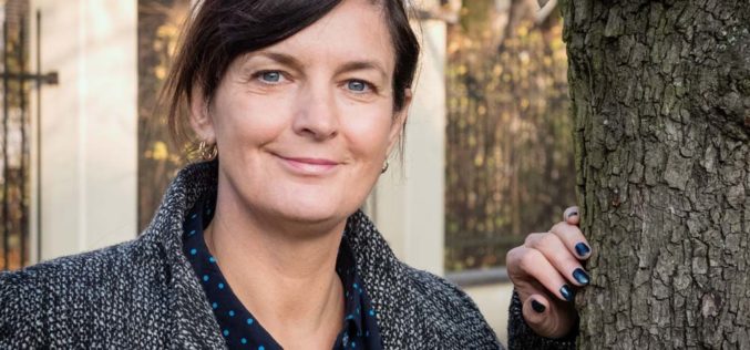 Niech służąca służy