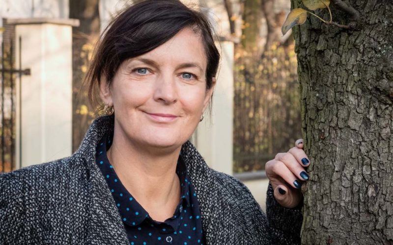 Niech służąca służy