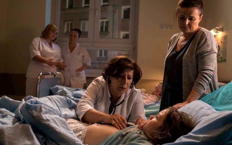 Kiedy kobieta kocha butelkę