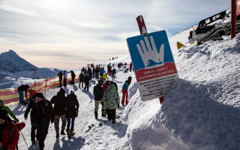 W kolejce do kolejki,  czyli Polak na nartach