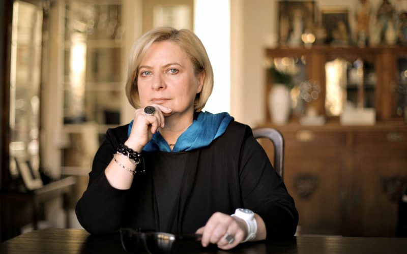 Sprzedana do domu publicznego