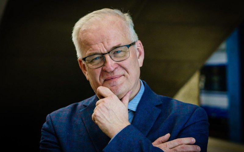 Spychanie słabszych na dno