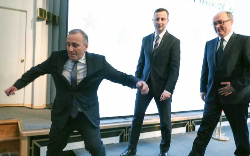 Kto z kim? I dlaczego?