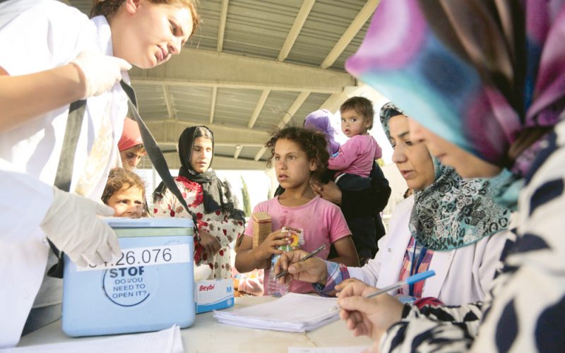 Nie zaprzyjaźniać się, pozostać z boku