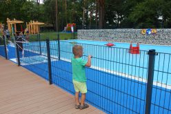 Co Polak robi na basenie