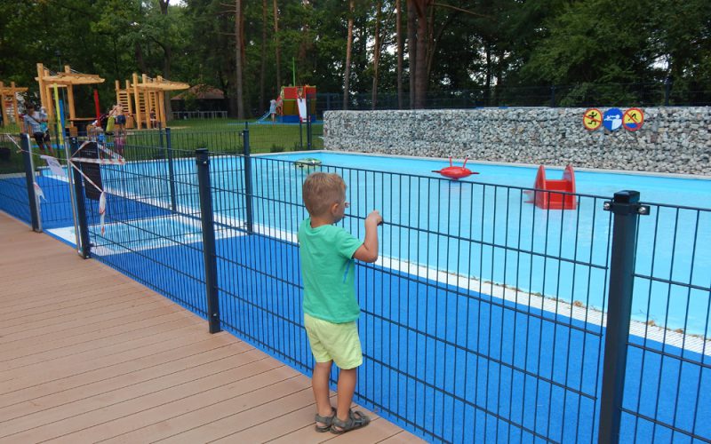 Co Polak robi na basenie