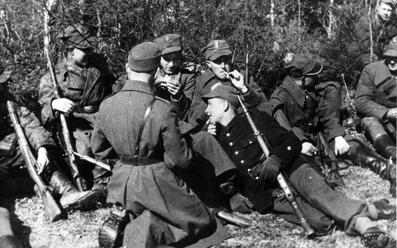 Niedołężni dowódcy. Oddziały na papierze