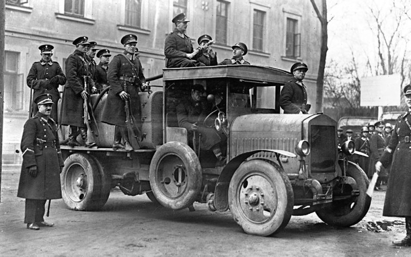 Od państwowej do granatowej