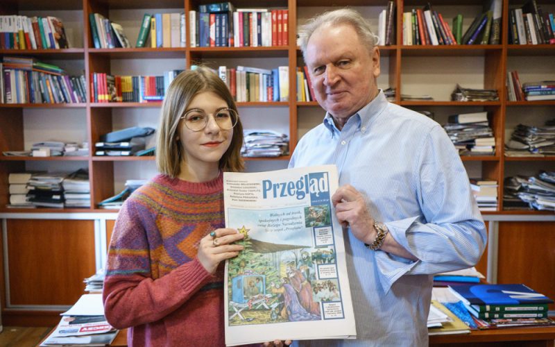 Dziewczyna i tygodnik