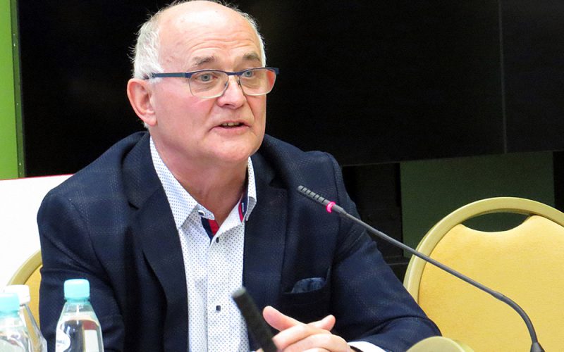 Pracowniku, ratuj się sam?