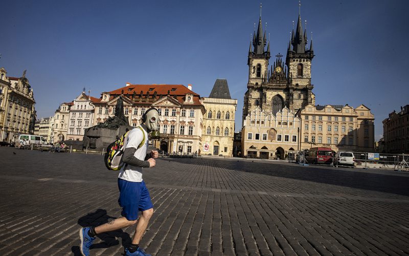 Czesi i Słowacy kontra koronawirus