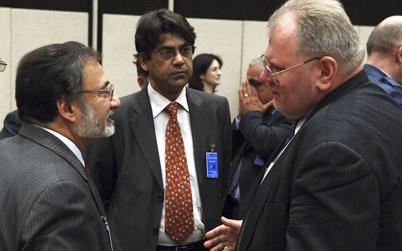 Dorzynanie dyplomatów