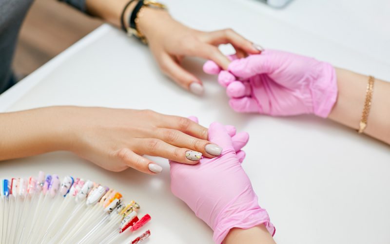 Klej do tipsów – jak wybrać?