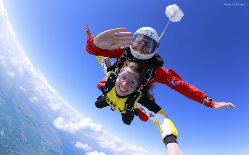 Tandemowe skoki spadochronowe – skocz i spełniaj swoje marzenia!