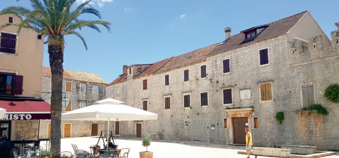 Wakacje z pandemią w tle