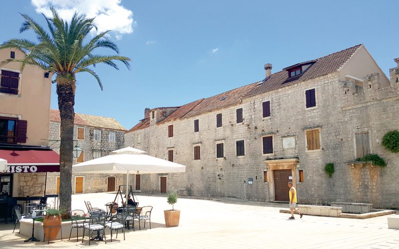 Wakacje z pandemią w tle