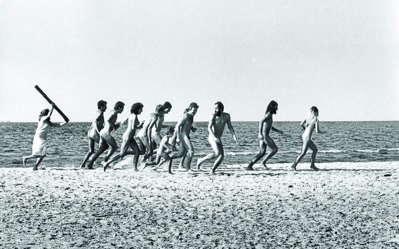 Żeby być gołym, trzeba mieć pieniądze?