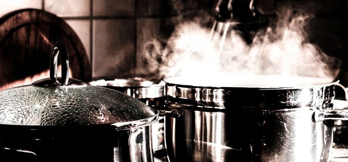 Wybieramy komplet garnków na indukcję – na co warto zwrócić uwagę?