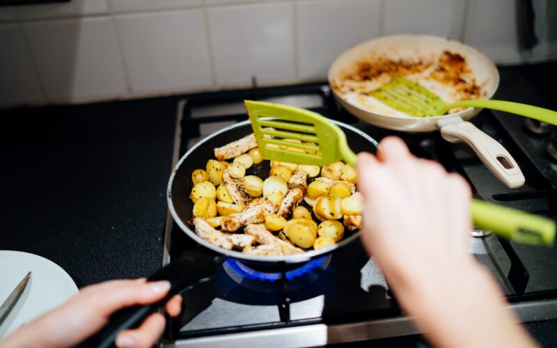 Jak dbać o patelnię, aby służyła nam na lata?