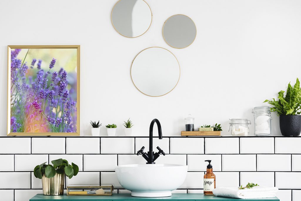 Plakat kwiaty w łazience