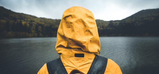 Jaka kurtka przeciwdeszczowa będzie dobra w&nbsp;góry i&nbsp;do&nbsp;miasta?