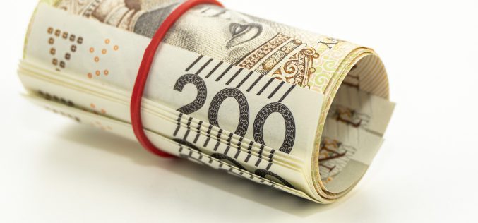 Pieniądze tylko dla przychylnych władzy