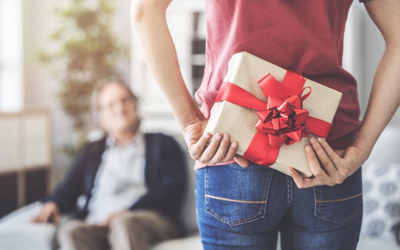 Co kupić tacie na święta? 19 prezentów świątecznych dla taty!