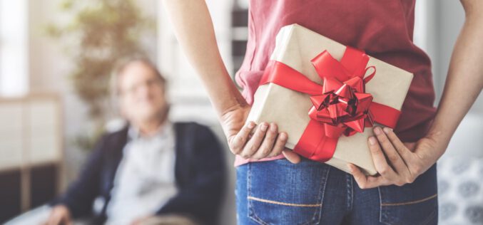 Co kupić tacie na święta? 19 prezentów świątecznych dla taty!