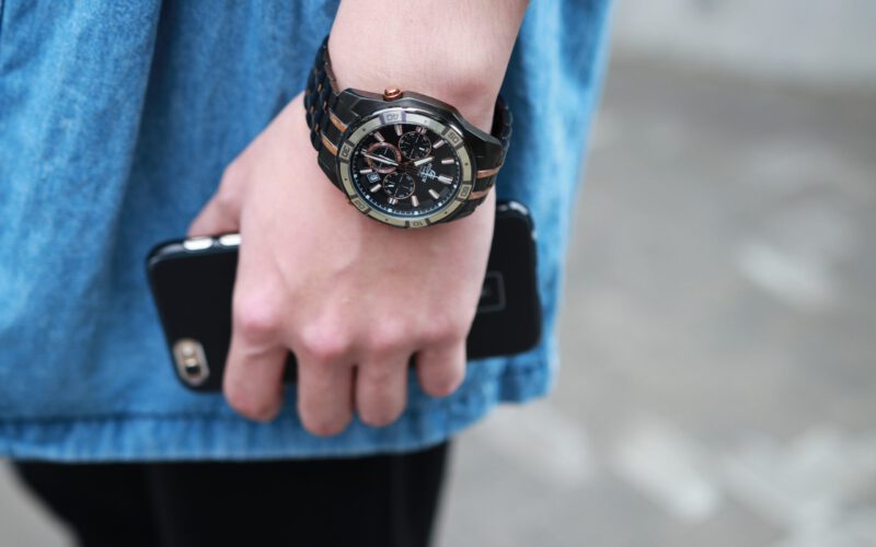O czym warto pamiętać przy wyborze męskiego zegarka?
