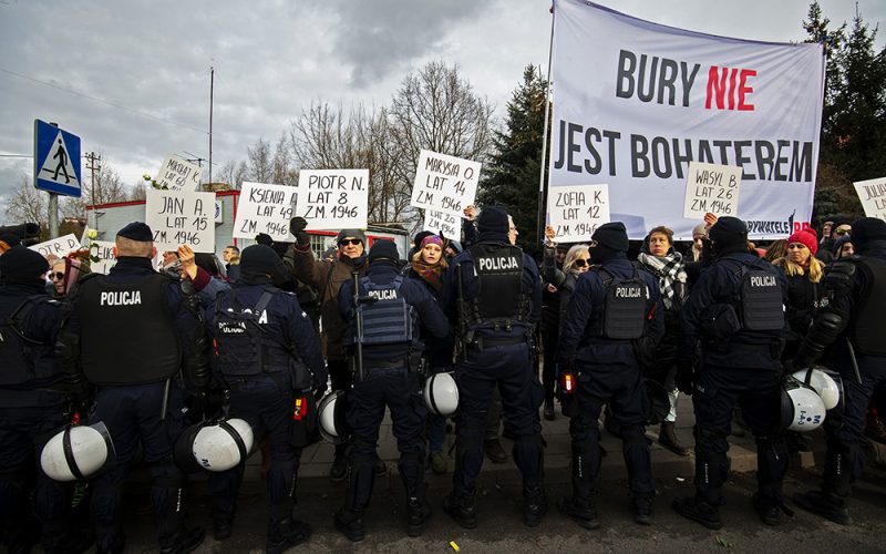 Opór przeciw mitologii